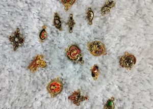 Rakhi Pendant - Mix (10 pcs)
